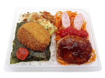 ハンバーグ、コロッケ、ウインナー、ちくわの磯辺揚げ、ナポリタン、明太子などたくさんのおかずを盛り付けて955kcalの贅沢な海苔弁当! セブン‐イレブンが「のり弁デラックス」を本日19日(火)発売