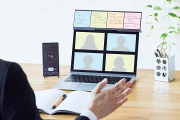 会議や面接でカンペが見られる 　ノートPC用「ふせんボード」