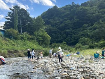 「コロナ禍のリモートワークで地方にUターンした人たち」はいま幸福なのか？「モノが少ない」「文化体験が薄い」「車は必須」だが