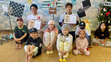 千葉ロッテ　中村奨吾　楽天今江監督と千葉市内のこども病院を訪問