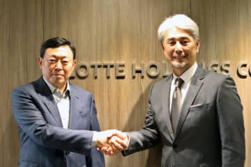 千葉ロッテ　吉井監督が重光昭夫球団代表取締役会長オーナーにシーズン報告