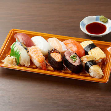 まぐろ、トロハラス、海老、いくら、穴子など贅沢な人気ネタ10貫を詰め合わせて税込980円! ファミリーマートが「上にぎり寿司」を発売