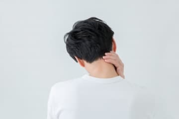 1泊2日の同窓会で「宿泊代がもったいないから宴会だけ参加したい」という友人と絶縁した男性
