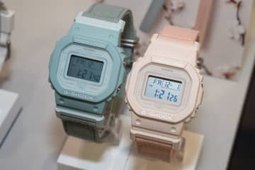 G-SHOCK、廃棄食材で染めたクロスバンドのコンパクトモデル