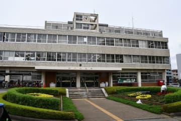 市役所で注意しに来た男性職員の顔面殴る　容疑で男逮捕　生活保護相談で来庁、騒ぐ　松戸