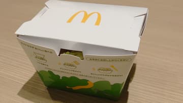 マクドナルドが「サイドサラダ」の容器をプラから紙に順次変更　サラダの量は変更なし。ドレッシングは広範囲にかけられるようになり振る必要がなくなったため約2割減量