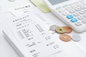 世帯年収900万円、普段は“見切り品コーナー”で節約しながら「1年で新車3台を購入」した女性