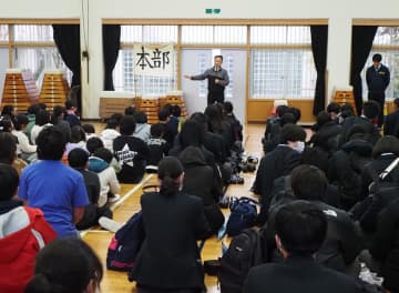 「津波が来たら高台へ」　富津　地震想定し避難訓練　天羽高生と児童ら対応確認
