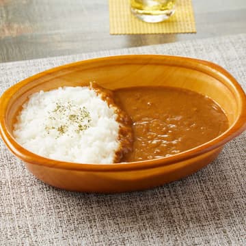 持ってずっしりと重量感がある大盛タイプのカレーが税込550円!ファミリーマートが「持ってずっしり！大盛カレー」を中国・四国・九州で発売