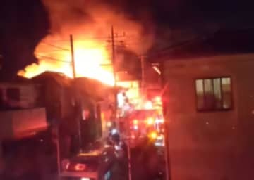 千葉市中央区で住宅火災　焼け跡から遺体　居住60代男性と連絡取れず