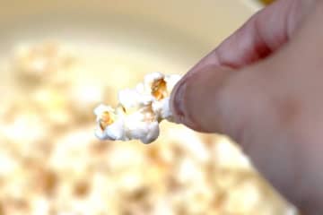 たった3分でポップコーンが作れちゃう　スリコのアイテムが最高すぎた…　おうち鑑賞会のお供に最高！ポップコーンを簡単に錬成できちゃうスリコのアイテムが便利すぎ。
