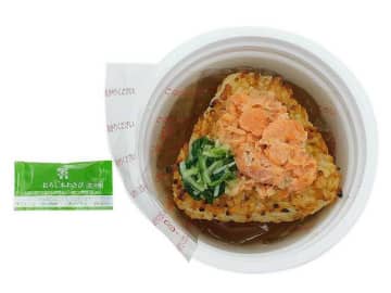 出汁ご飯を香ばしく焼き上げたおにぎりと一番だしからとったスープを組み合わせたお茶漬けに、おろし本わさび付きで税込345円! セブン‐イレブンが「焼き鮭のだし茶漬け(だしご飯焼きおにぎり)」を発売