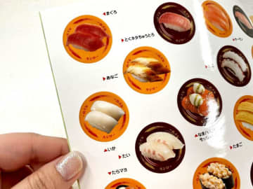 お寿司好き必見の"謎グッズ"？ダイソー「スシローシール」がSNSで密かな話題です。