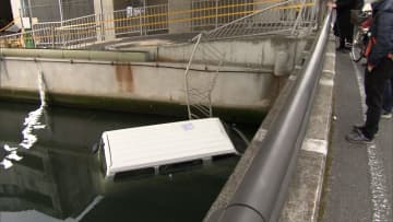 「車が川に落ちている」柵を突き破って転落…高齢男性がけが　運転操作誤ったか　千葉・船橋市