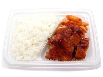 香ばしく焼き上げたチキンにガーリック醤油ダレを絡めて、ご飯が進む味わい! セブン‐イレブンが「ガーリックチキン弁当」を発売