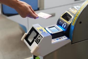 東急全駅でクレカのタッチとQRコード乗車に対応　クレカ後払い乗車は春以降