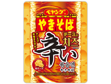豆板醤＆コチュジャンをベースに、赤唐辛子・黒コショウの刺激のピリ辛なソースに後入れ粉チーズでやみつきな味わい! 「ペヤング 辛いやきそば チーズ味」が発売～かやくはキャベツ、鶏・豚味付ひき肉