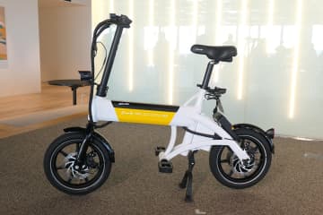 免許不要「電動サイクル」シェア開始　ペダルを漕がない「特定小型原付」