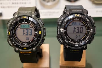 カシオ、二層液晶のPRO TREKにネイビーとオリーブの新色