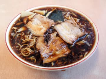 濃厚しょうゆの奥深さ　厚切り煮豚と乾麺絶妙　梅乃家（富津市）【房総ラーメン図鑑】