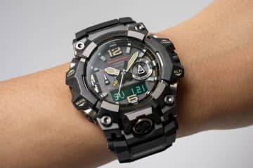 【いつモノコト】進化したメタル造形がカッコイイ! G-SHOCKの新型マッドマスターを買ってみた