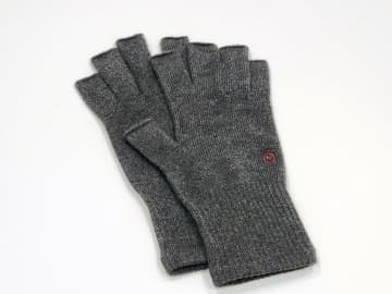 【いつモノコト】手元が冷える在宅ワークに「指なし手袋」買ってみた