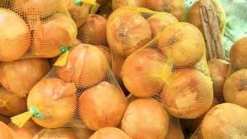 タマネギが平年に比べ46％高　北海道産が高温で収穫量が少なくサイズも小ぶりで高値続く　ニンジンも11％高に　