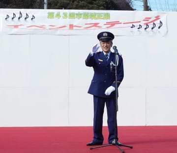 一日刑務所長に俳優・寺島進さん　更生、理解と協力を　市原矯正展で作業製品紹介