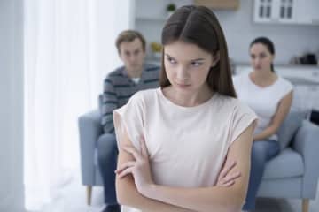 容姿や仕事への言葉にイラッ、10～30代男女が「つい腹が立つ親の言動」【完全版】
