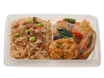 鶏めし御飯と鶏つくねなど6種類のおかずを詰め合わせた! セブン‐イレブンが「鶏めし御飯幕の内」を発売