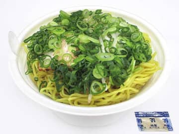 青ネギ盛り盛り! とろみのある醤油豚骨味のスープにコシのあるストレート麺! セブン‐イレブンが「ねぎ盛り和歌山風中華そば」を発売