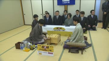         藤井八冠　金沢で棋王戦第2局開始　石川・珠洲市の被災家屋から見つかった将棋盤と駒で      