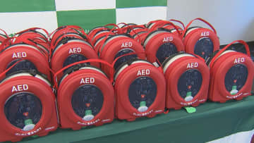         スギ薬局など　東海３県の高齢者施設43か所にAEDを寄贈      