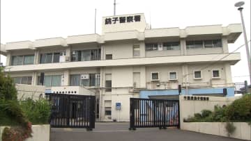 取り調べ中に書類引き裂き、再び逮捕　男性刺したとして逮捕の36歳女
