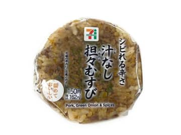 汁なし担々麺を食べた後に入れた〆ご飯のおいしさを再現したおむすび! セブン‐イレブンが「シビれる辛さ 汁なし担々むすび」を発売