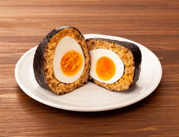 茹で玉子が丸ごと1個、味付飯に入ったおにぎり! ローソンが「まちかど厨房 まるごと茹で玉子」を本日5日(火)発売