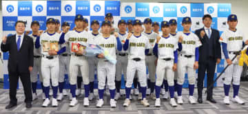 中央学院高校野球部、6年振り2回目となる春のセンバツに気合十分　我孫子市役所で激励会
