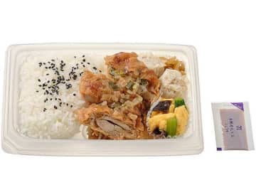 香味揚げ鶏、しゅうまい、塩焼きそば、ザーサイ詰め合わせた幕の内弁当が税込594円! セブン‐イレブンが「香味揚げ鶏としゅうまいの中華幕の内」を北海道で発売