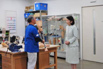 秋篠宮妃紀子さま、日赤施設視察　義肢製作過程に感心　千葉市