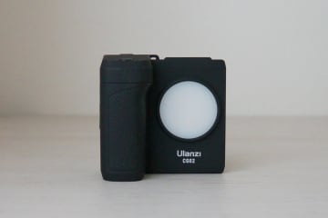 【いつモノコト】デジカメみたいに片手で撮影できるスマホホルダーを使ってみた