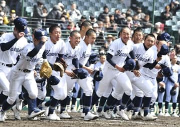 宇治山田商が16年ぶり初戦突破　センバツ、東海大福岡に競り勝つ
