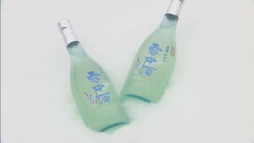         ｢雪中酒｣蔵入れ作業　天然の貯蔵庫「雪室」で3か月ほど熟成　まろやかな口当たりに　岐阜・飛騨市      