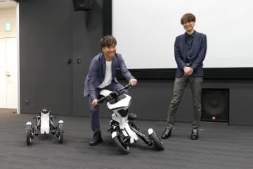 ユニット交換できる電動モビリティ「Raptor」 知能化で"転ばない"