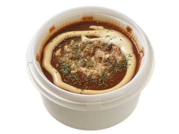 牛肉の旨味が溶け込んだデミグラスソースにふんわり煮た牛肉を盛り付けた「ハヤシライス」が税込399円! セブン‐イレブンがチルド弁当で発売