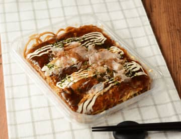 焼そばの上にお好み焼をのせた! ローソンが「お好み焼 豚玉＆焼そば」を発売