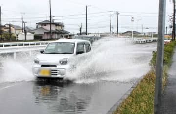【速報】千葉県内、強風で交通乱れ　京葉線、運転見合わせ　アクアライン通行止め、東京湾フェリー運航見合わせ