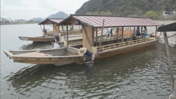 「ぎふ長良川の鵜飼」 開幕に向け観覧船の｢船洗い｣　岐阜市