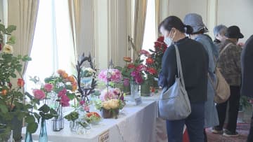 愛好家が丹精込めたバラ3000点が一堂に「萬翠荘バラ展」5月12日まで開催