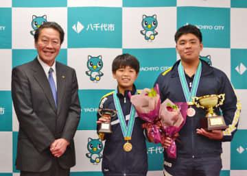 水球・高野兄弟、全国大会で好成績　優勝広太君「人生一うれしい」　3位太一さん「より良い結果を」　八千代市長に快挙報告