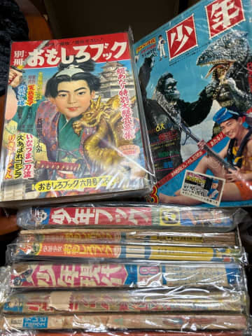 薄っぺらい記事｜なべやかん遺産　芸人にして、日本屈指のコレクターでもある、なべやかん。 そのマニアックなコレクションを紹介する月刊『Hanada』の好評連載「なべやかん遺産」がますますパワーアップして「Hanadaプラス」にお引越し！ 今回は「薄っぺらい記事」！